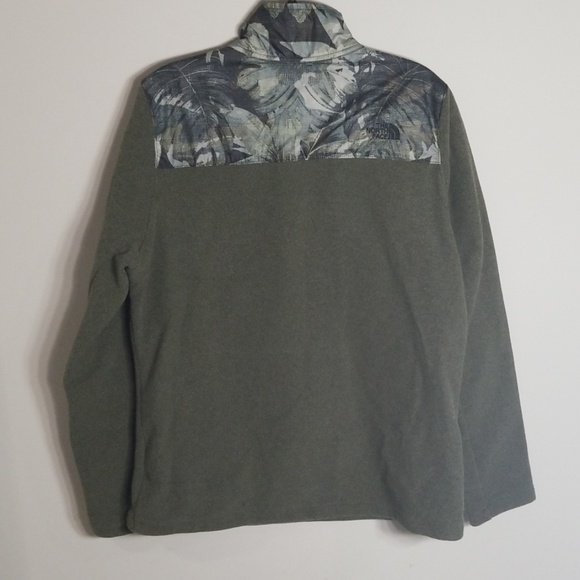 North Face Half Zip Tundra Pullover - Picture 4 of 8